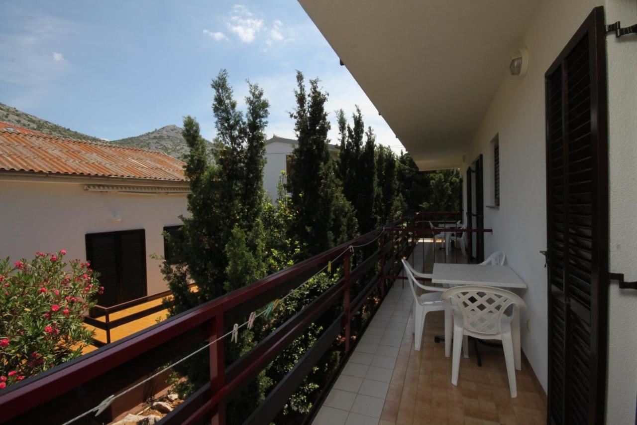 Apartments And Rooms By The Sea Starigrad, Paklenica - 6591 Buitenkant foto