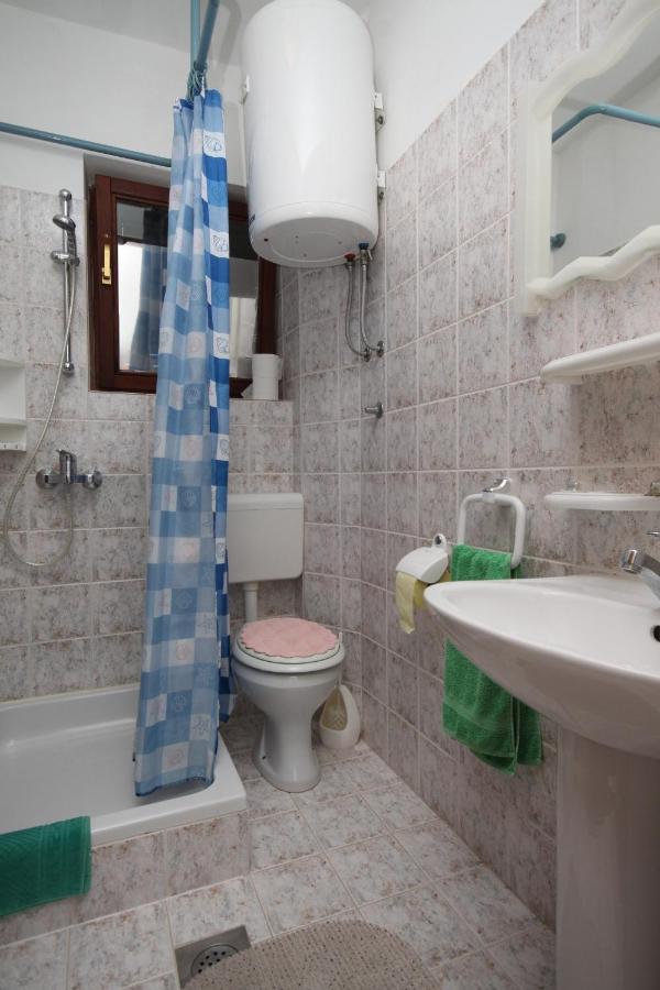 Apartments And Rooms By The Sea Starigrad, Paklenica - 6591 Buitenkant foto