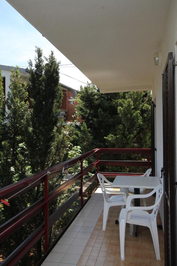 Apartments And Rooms By The Sea Starigrad, Paklenica - 6591 Buitenkant foto