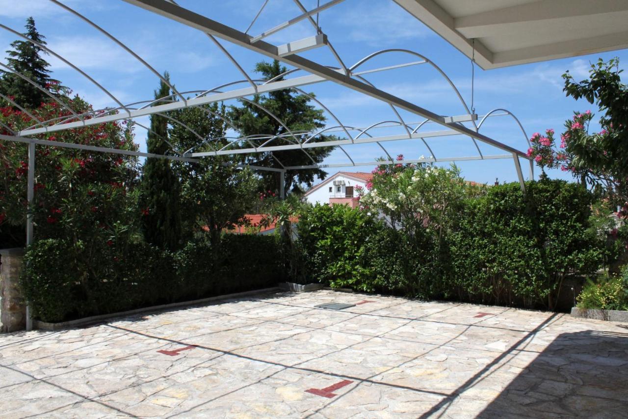 Apartments And Rooms By The Sea Starigrad, Paklenica - 6591 Buitenkant foto