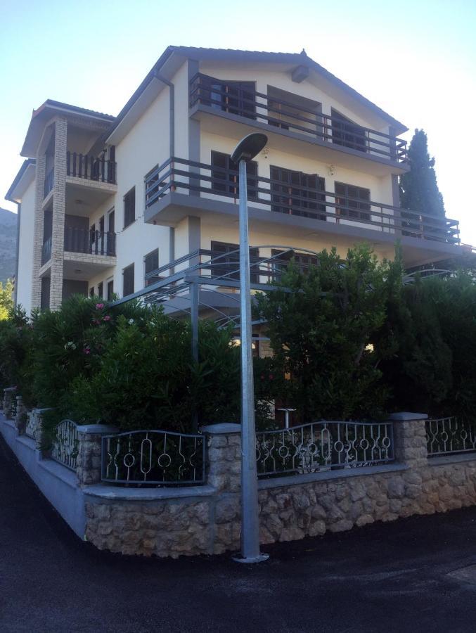 Apartments And Rooms By The Sea Starigrad, Paklenica - 6591 Buitenkant foto
